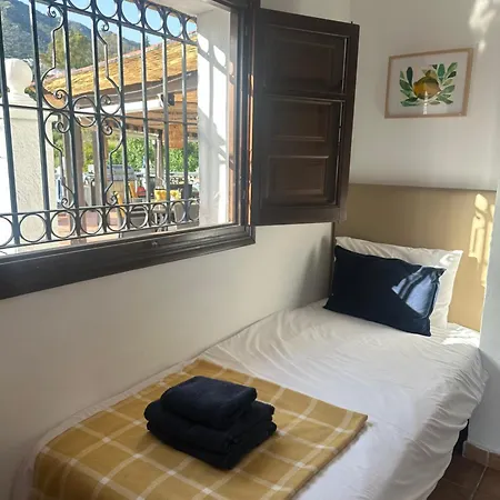 Casa Hermosa Bed & Breakfast *